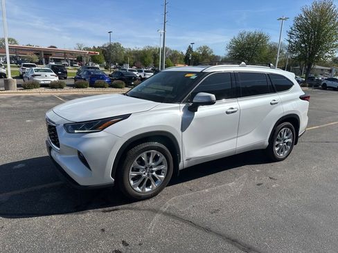 Used 2023 Toyota Highlander Limited AWD/4WD image 2