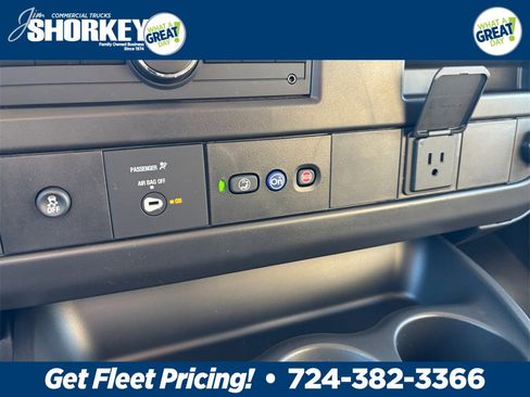 New 2025 Chevrolet Express 3500 Work Van image 18