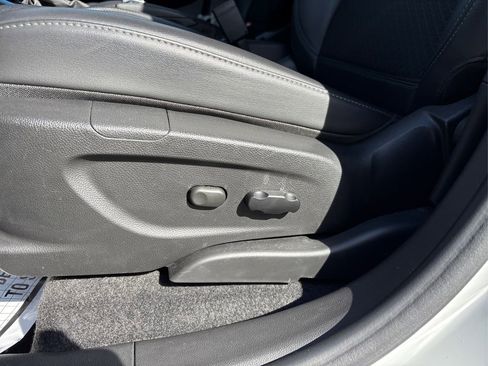 Used 2022 Buick Encore Preferred w/ Safety Package AWD/4WD image 33