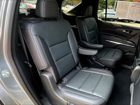 Used 2025 Chevrolet Traverse LT w/ Sun and Wheel Package FWD image 29