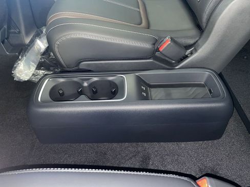 New 2026 Nissan Armada SL w/ Captain's Chari Seat Package image 22