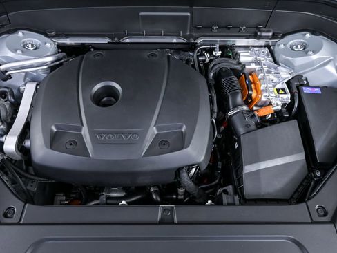 New 2026 Volvo XC90 T8 Plus w/ Protection Package image 37
