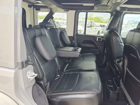 Used 2023 Jeep Wrangler Unlimited Sahara w/ Cold Weather Group image 19