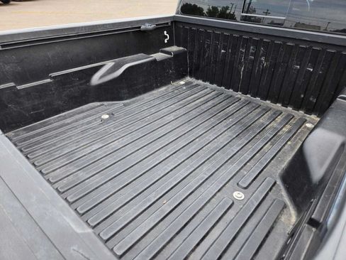 Used 2022 Toyota Tacoma TRD Off-Road AWD/4WD image 18