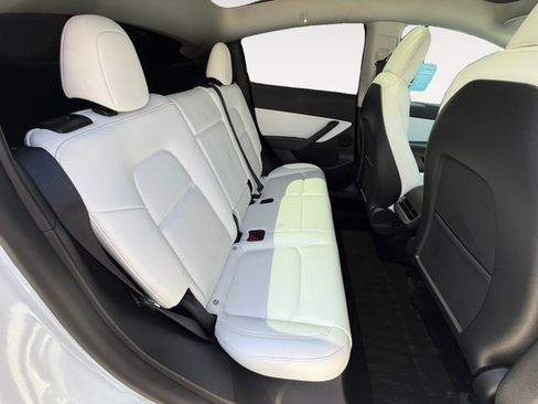Used 2022 Tesla Model Y Performance AWD/4WD image 18