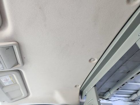 Used 2018 Nissan NV 2500 SV RWD image 22