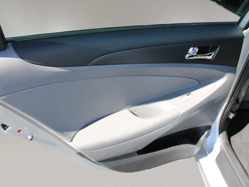 Used 2012 Hyundai Sonata SE FWD image 18