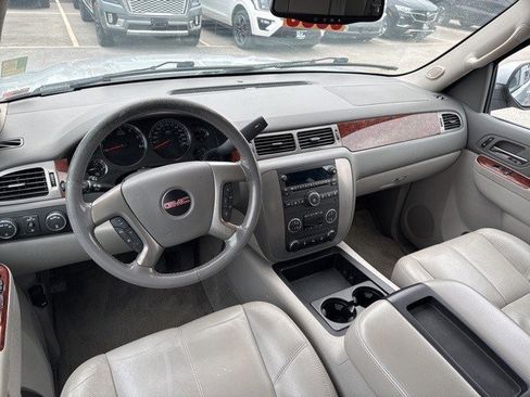 Used 2012 GMC Yukon XL SLT w/ SLT-2 Equipment Package image 11