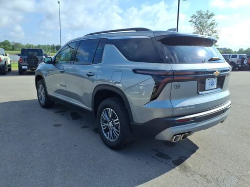 Used 2026 Chevrolet Traverse LT FWD image 5