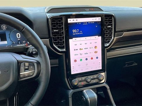 Used 2025 Ford Ranger Lariat w/ Black Appearance Package image 10