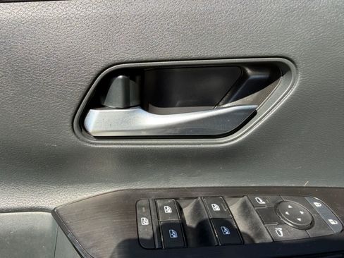Certified 2025 Nissan Kicks SV FWD image 16