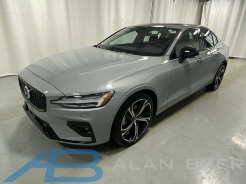 Used 2025 Volvo S60 B5 Ultra image 1