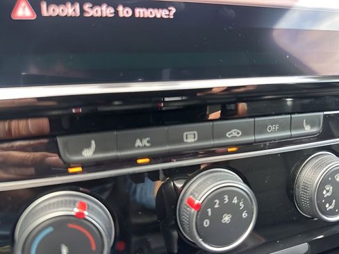 Used 2020 Volkswagen GTI SE image 21