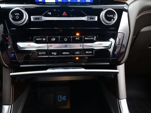 Used 2024 Ford Explorer King Ranch w/ Technology Package AWD/4WD image 18