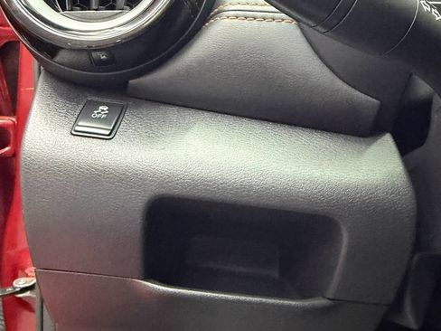 Used 2019 Nissan Kicks SR w/ Exterior Electronics Package FWD image 12