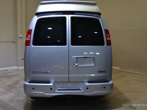 Used 2020 GMC Savana 2500 Extended w/ Enhanced Convenience Package image 17