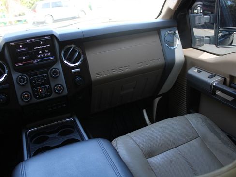 Used 2013 Ford F250 Lariat w/ Lariat Interior Pkg AWD/4WD image 14