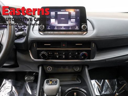 Used 2022 Nissan Rogue S image 12