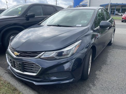 Used 2016 Chevrolet Cruze LT FWD image 3