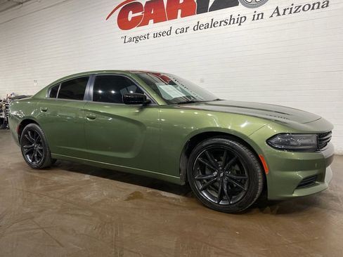 Used 2018 Dodge Charger SXT w/ Blacktop Package image 2