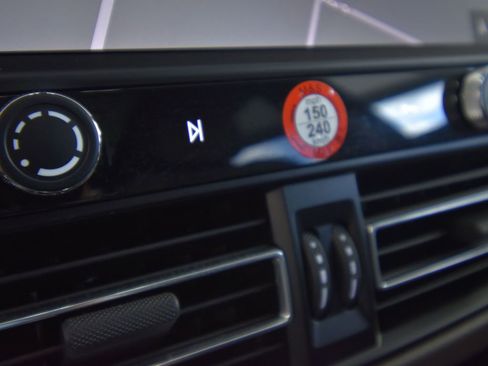 Used 2025 Porsche Macan image 35