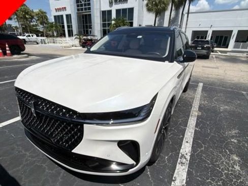Used 2024 Lincoln Nautilus Black Label AWD/4WD image 2
