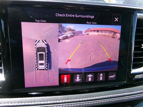 Used 2022 Chrysler Pacifica Limited FWD image 28