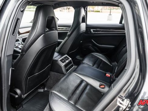 Used 2018 Porsche Panamera 4S image 79