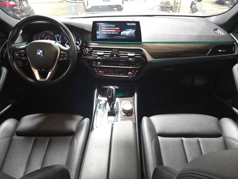 Used 2018 BMW 530e xDrive w/ Premium Package 2 AWD/4WD image 18