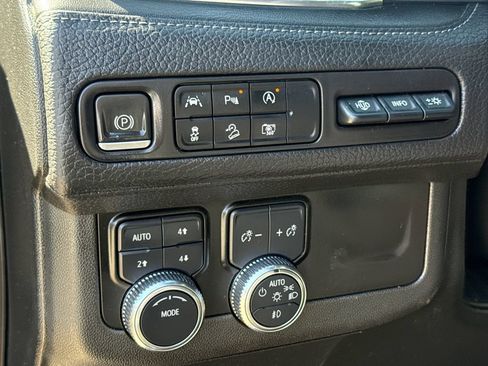 Used 2023 GMC Yukon XL Denali AWD/4WD image 24