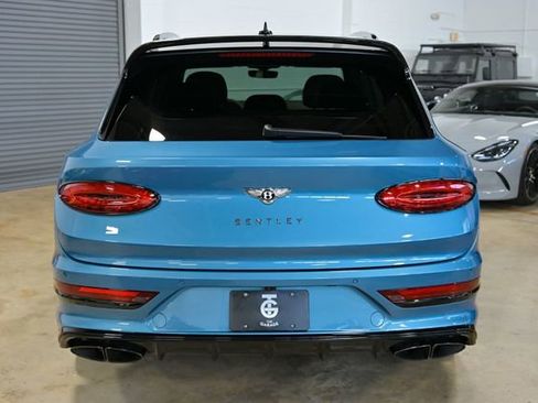 Used 2023 Bentley Bentayga image 12