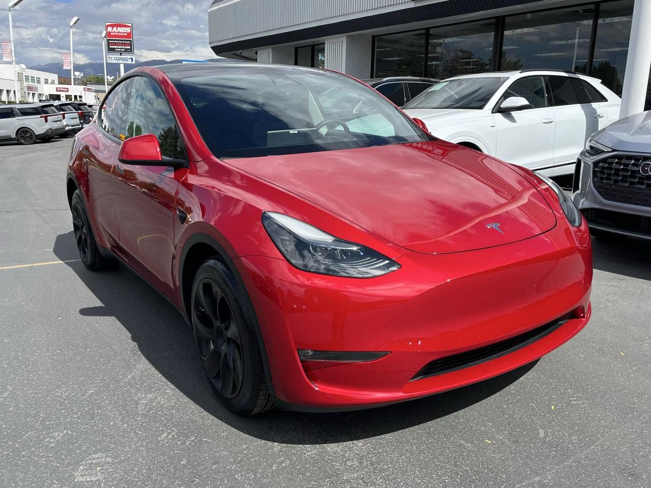 Used 2023 Tesla Model Y Long Range AWD/4WD image 2