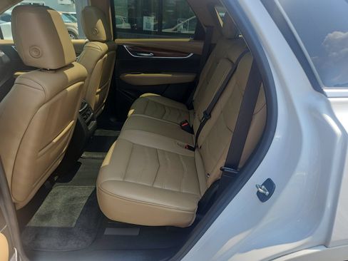 Used 2018 Cadillac XT5 Platinum w/ Driver Assist Package AWD/4WD image 14