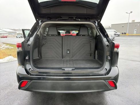 Used 2024 Toyota Highlander XLE image 16
