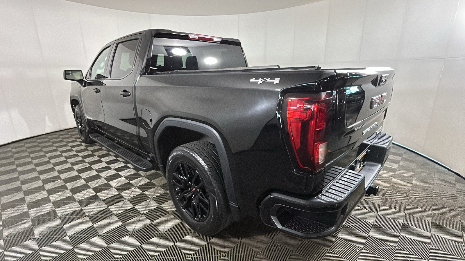 Used 2024 GMC Sierra 1500 Elevation w/ LPO, GMC Protection Package AWD/4WD image 5