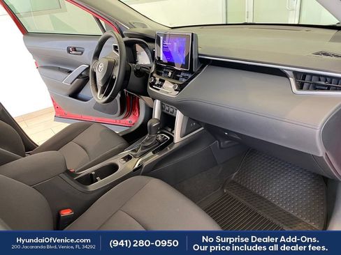 Used 2024 Toyota Corolla Cross LE w/ Moonroof Package FWD image 28