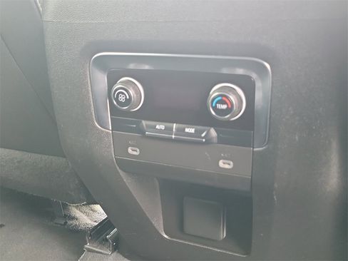 Used 2023 Chevrolet Suburban LT image 17