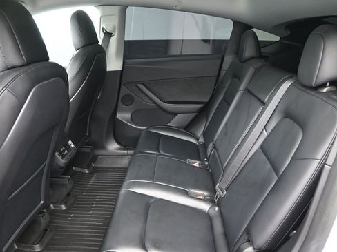 Used 2021 Tesla Model Y Long Range image 22