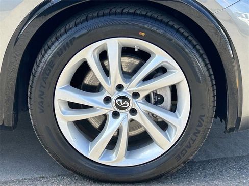 Certified 2018 INFINITI QX30 LUXE image 7