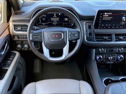 Used 2023 GMC Yukon XL SLT image 5