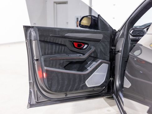 Used 2023 Lamborghini Urus Performante image 32