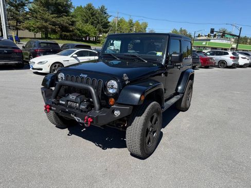 Used 2012 Jeep Wrangler Sahara w/ Connectivity Group AWD/4WD image 2
