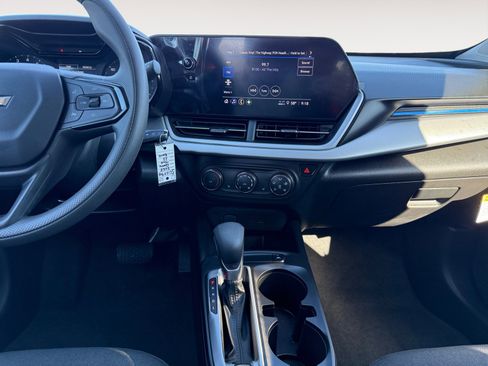 Used 2025 Chevrolet Trax LS w/ LS Convenience Package image 11