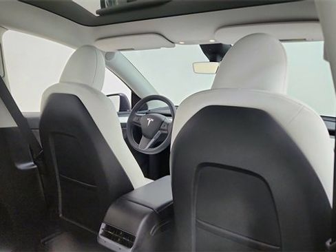 Used 2024 Tesla Model Y Long Range image 26