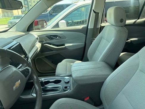 Used 2018 Chevrolet Traverse LT FWD image 9