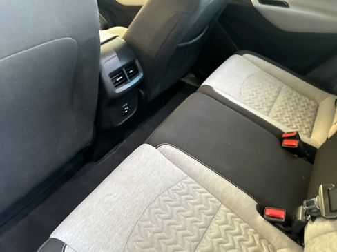 Used 2023 Chevrolet Equinox LT image 13