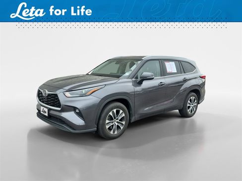 Used 2022 Toyota Highlander XLE image 1