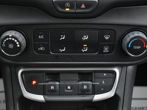 Used 2024 GMC Terrain SLE image 31