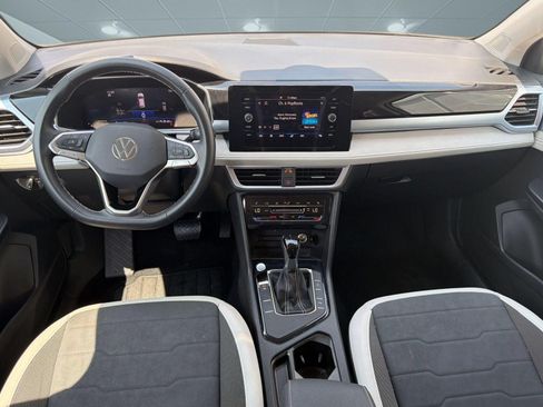 Used 2025 Volkswagen Taos SE FWD image 15