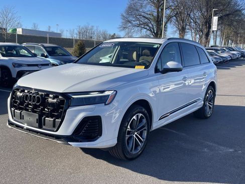 Used 2025 Audi Q7 2.0T Premium w/ Convenience Plus Package image 3